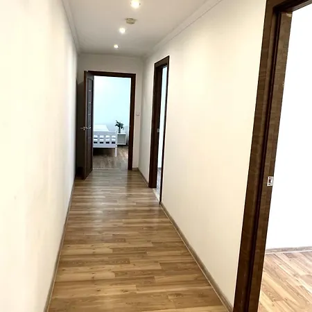 Monteurwohnung, 2 Parkplaetze, Flexible Anreise,internet, Lage